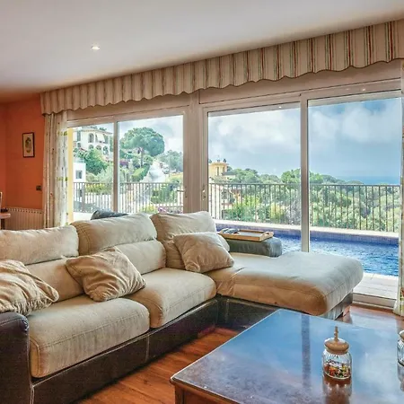Four-bedroom Holiday In * Lloret de Mar