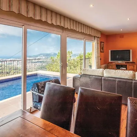 Vakantiehuis Four-bedroom Holiday In *