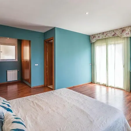 Four-bedroom Holiday In * Lloret de Mar