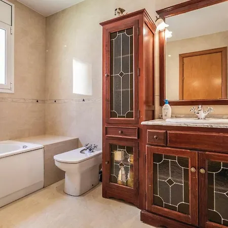 Four Bedroom Holiday In Holiday home *