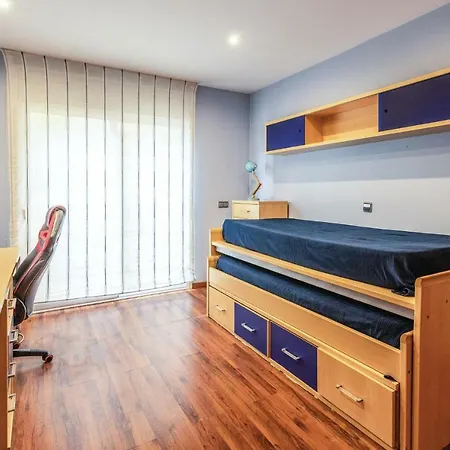 Prázdninový dům Four Bedroom Holiday In Lloret de Mar